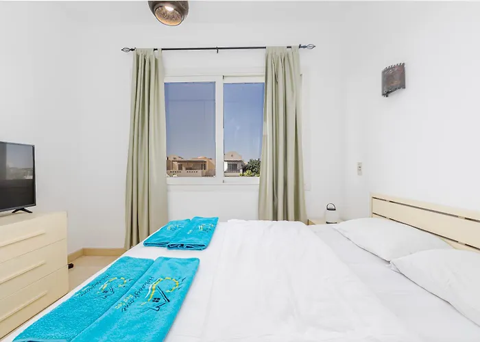 Wonderful With Prime Location & Pool Апартаменты Хургада
