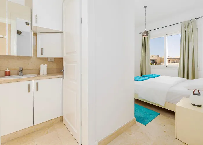 Wonderful With Prime Location & Pool Апартаменты Хургада